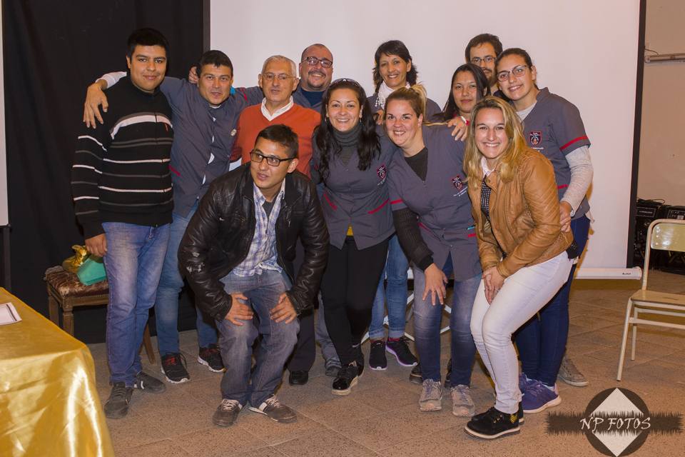 Miguel Nardea y estudiantes